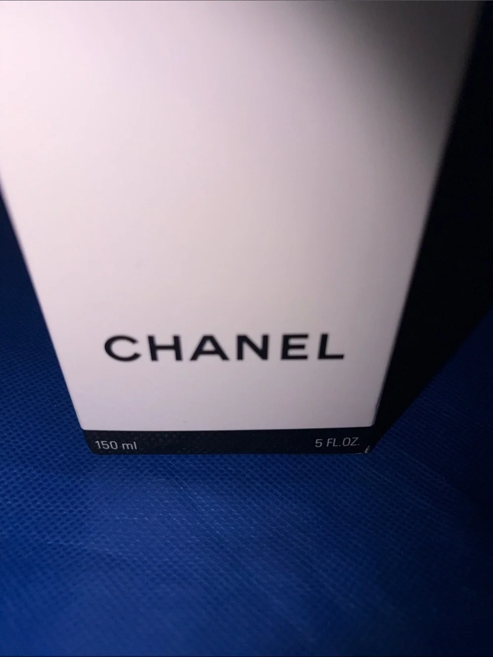 CHANEL La Mousse Cleansing Cream-to-Foam — White & Blue Text - Picture 2 of 6